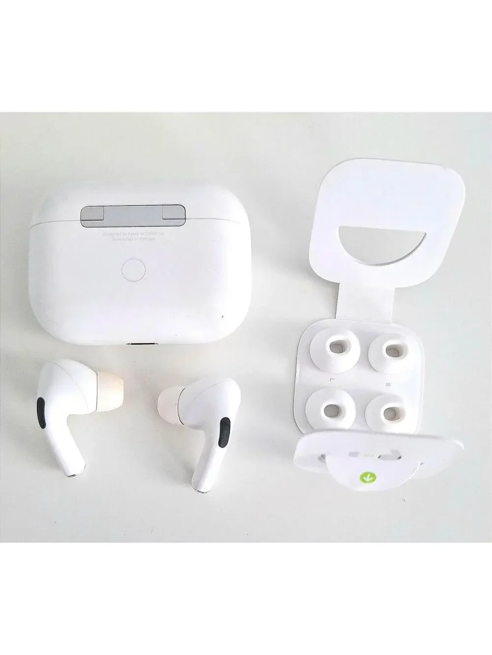 Used Apple AirPods Pro 1st Gen Charging Case New Tips A2190 - Slight Issue